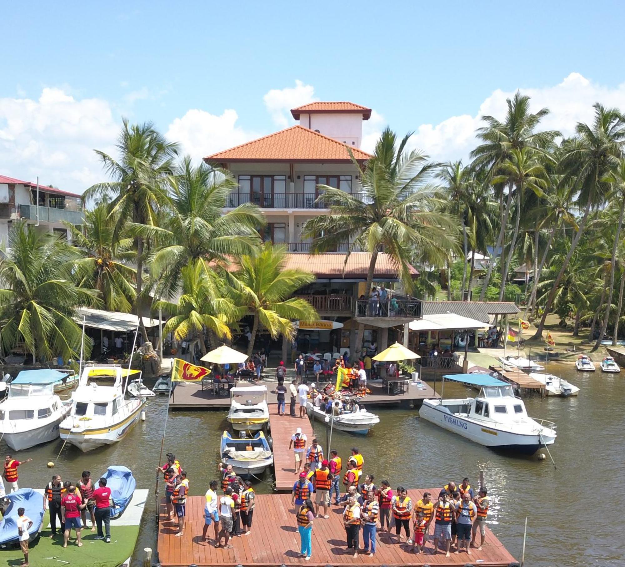 Hotel Malu Banna à Aluthgama Extérieur photo